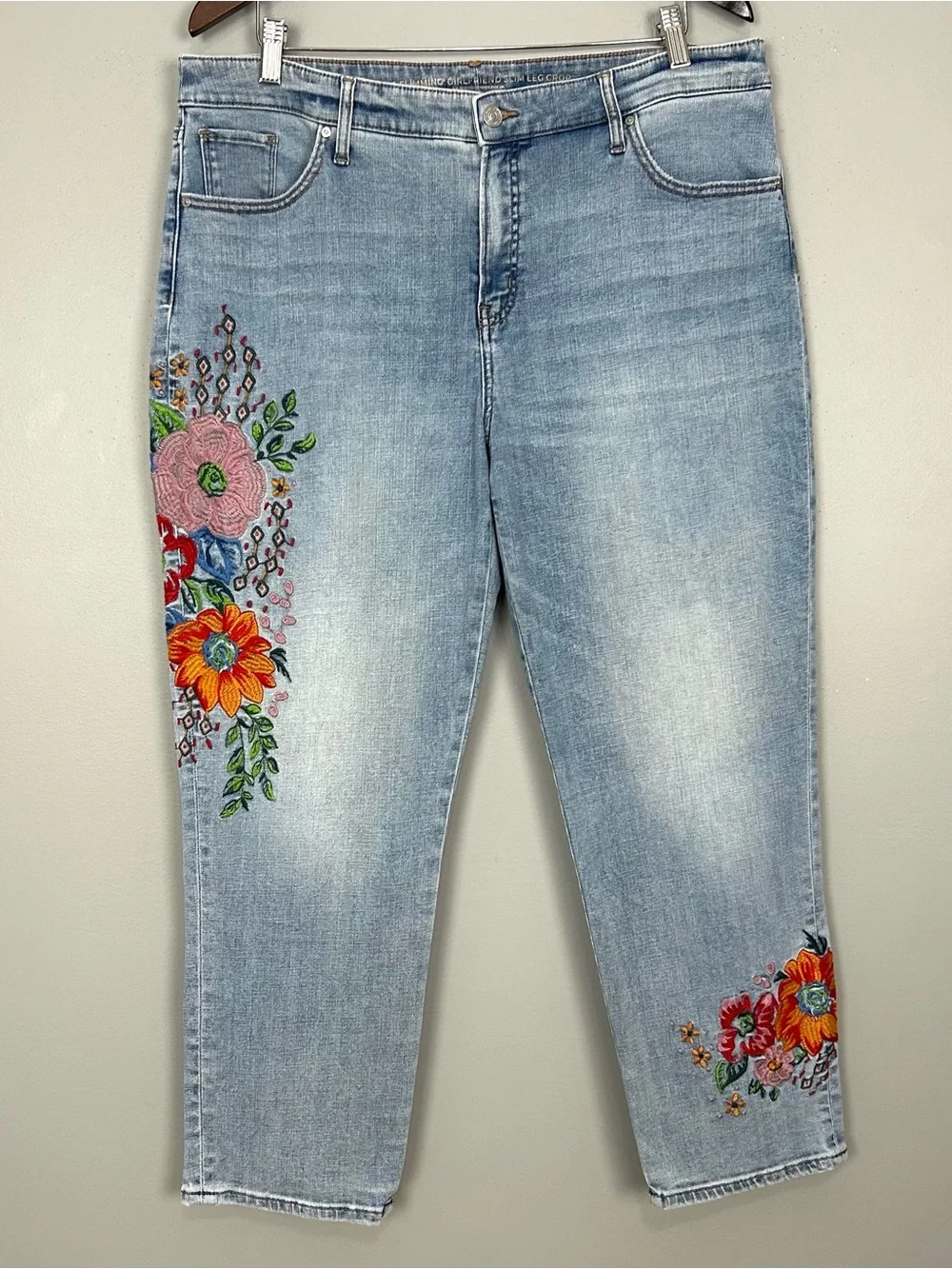 Chico’s So Slimming Girlfriend Embroidered Jeans Women’s Size 16 Slim Leg Crop